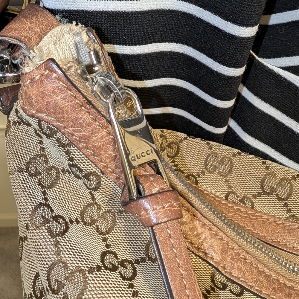 Gucci Brown and Cream Monogram Shoulder Bag - Picture 4 of 16